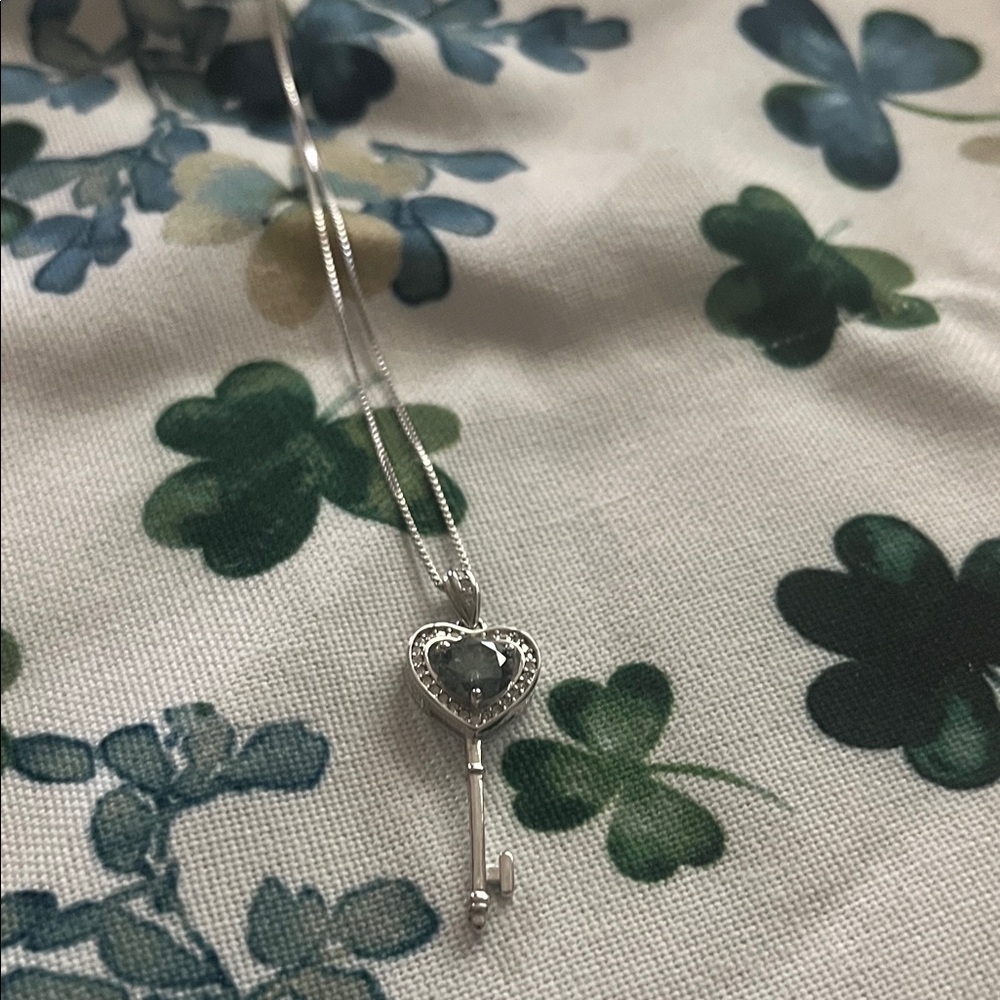 Elegant Silver Heart Key Pendant Necklace green moissanite 925 stamped